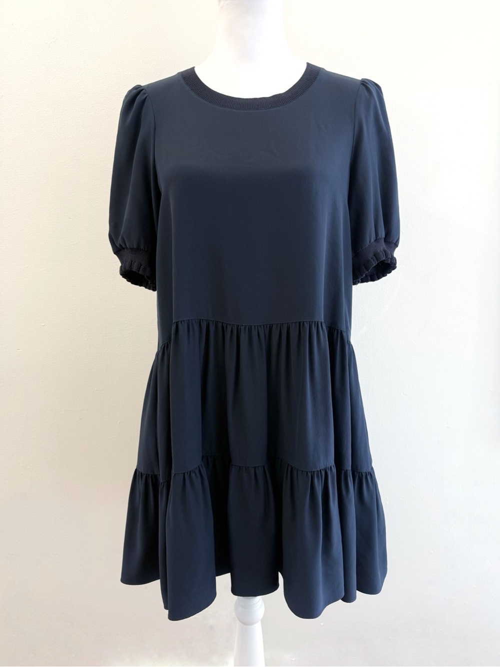 CINQ A SEPT EMALINA NAVY BLUE SILK CREWNECK TIERED SHORT SLEEVE DRESS - Picture 1 of 9